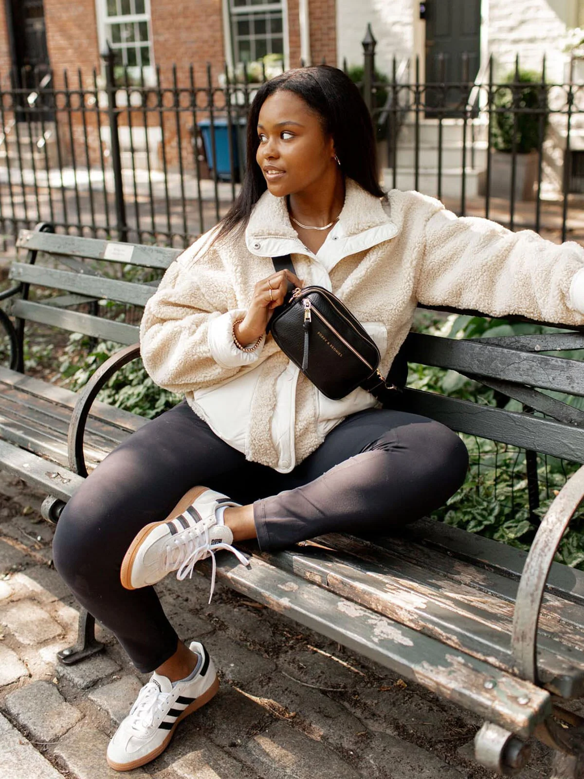 On The Run belt bag vegan leather black - Image 3